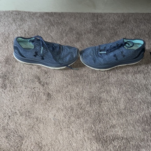 Women’s sneakers - Picture 2 of 4